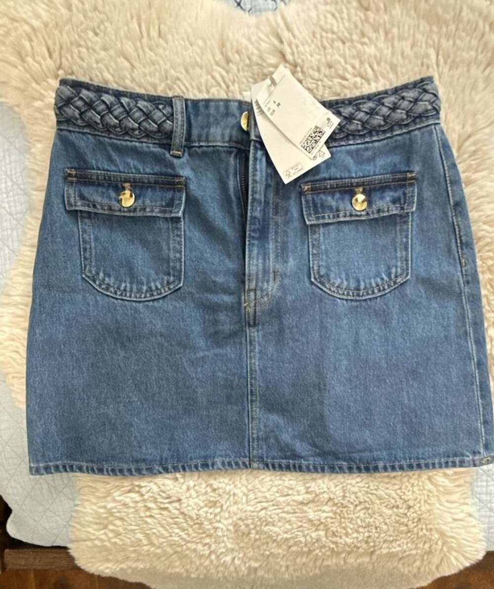 H&M skirt size 38 ( big small or medium)